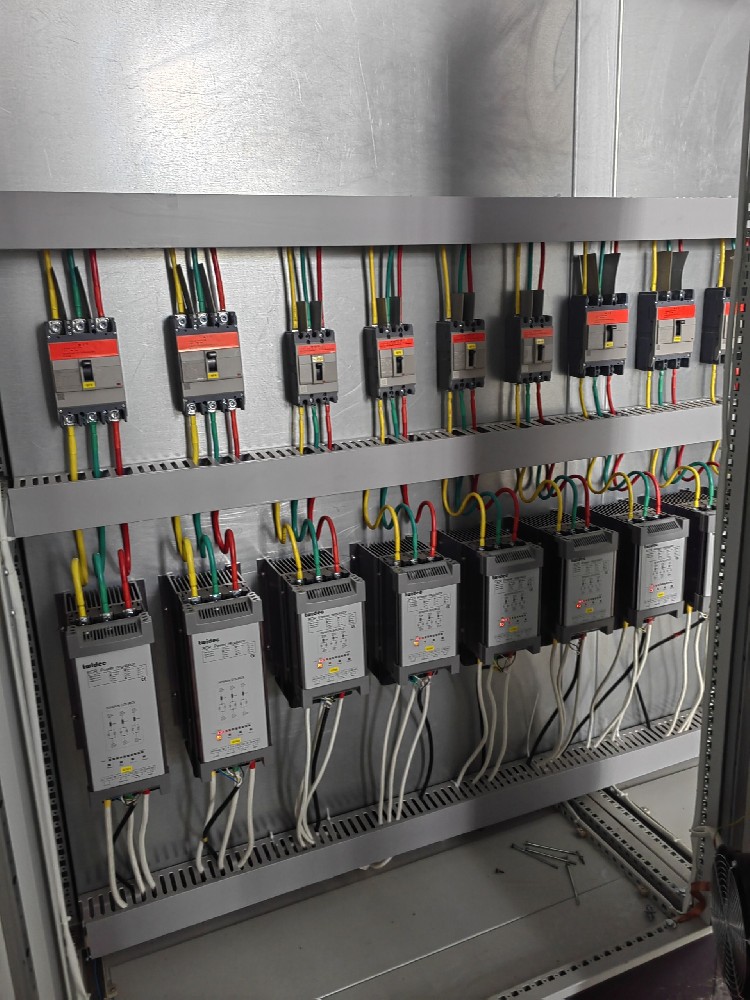 电力调整器负载电压加不上去是什么原因？