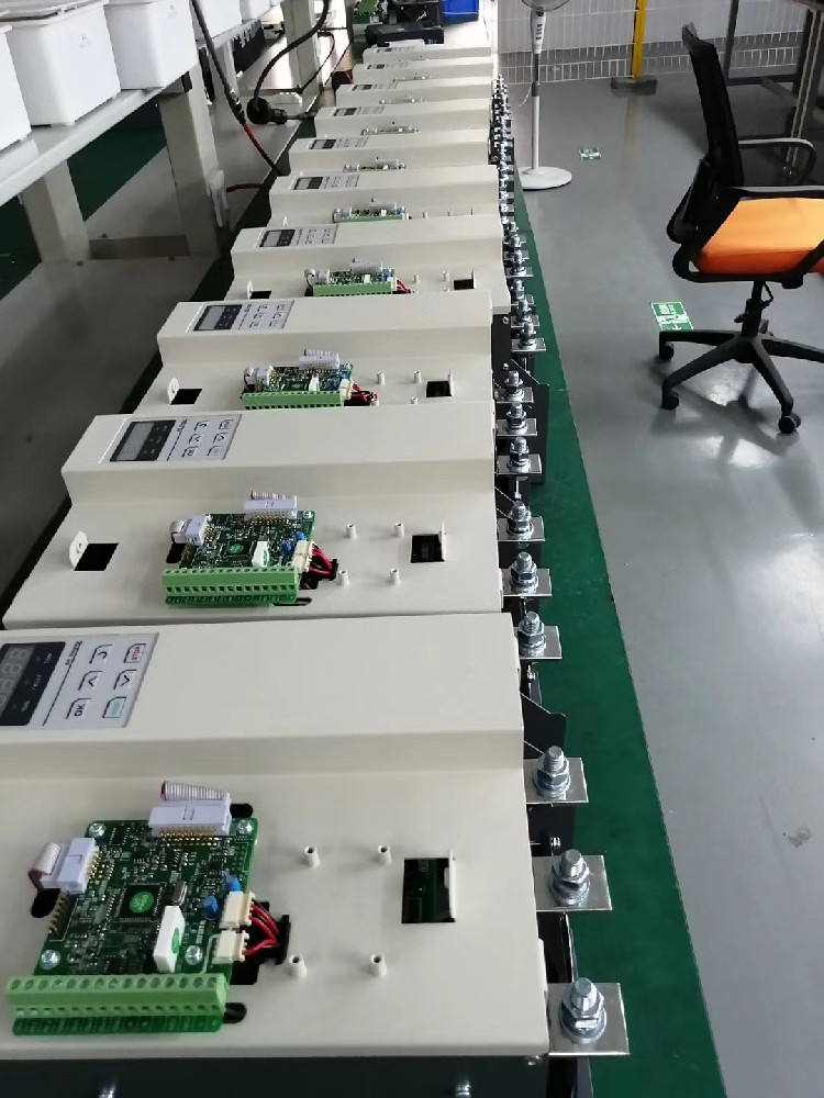 电力调整器与变频器在某些利用场景下职能有沉叠，若何抉择使用哪一个？