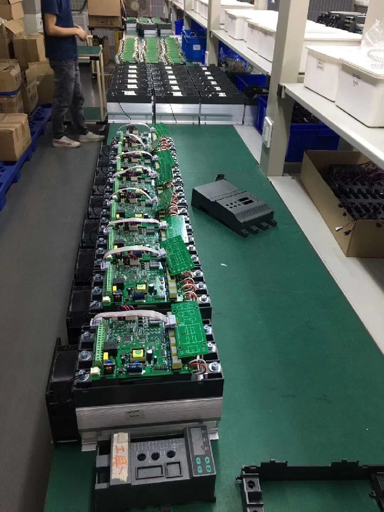 当电力调整器接入的电网存在三相不平衡时，会产生什么后果及若何解决？