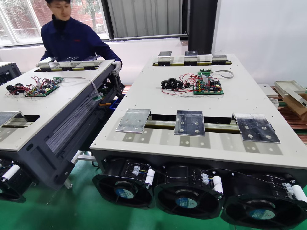 电力调整器在海优势电场的利用中，若何应对湿润、高盐等恶劣环境？