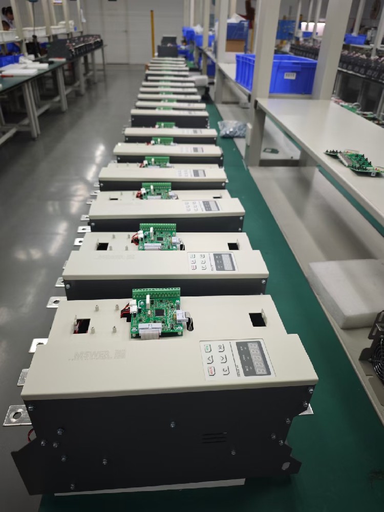 电力调整器操作面板上的部门按键无反映，是按键自身故障，还是内部电路问题，该若何维建？