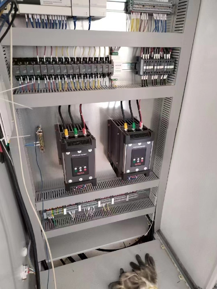 电力调整器操作界面显示的故障代码在说明书中找不到对应的诠释，该若何获取正确的故障信息和解决步骤？